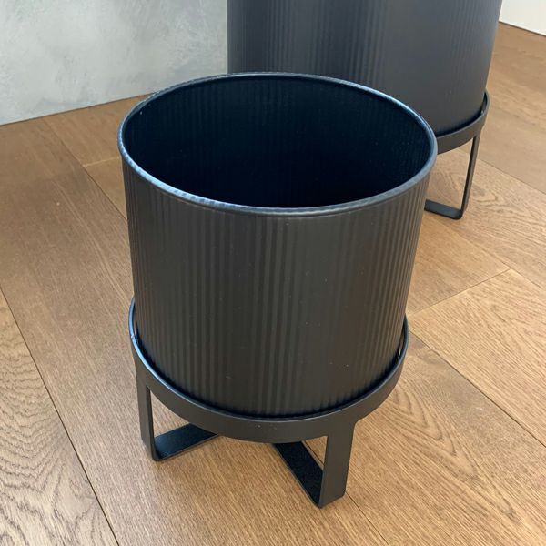 アイアンプランター ウィズブラックスタンド H31.5 | upstairs outdoor